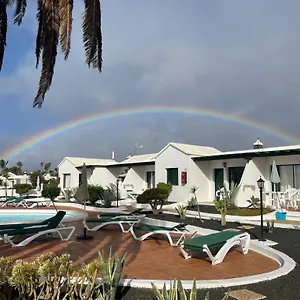 https://bungalows-doble-uve.in-canary-islands.com